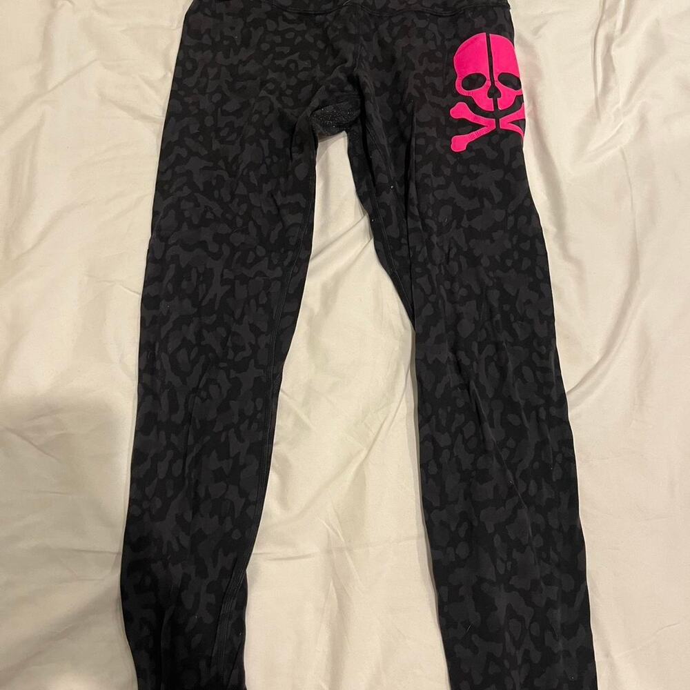 Black pink skull cheetah